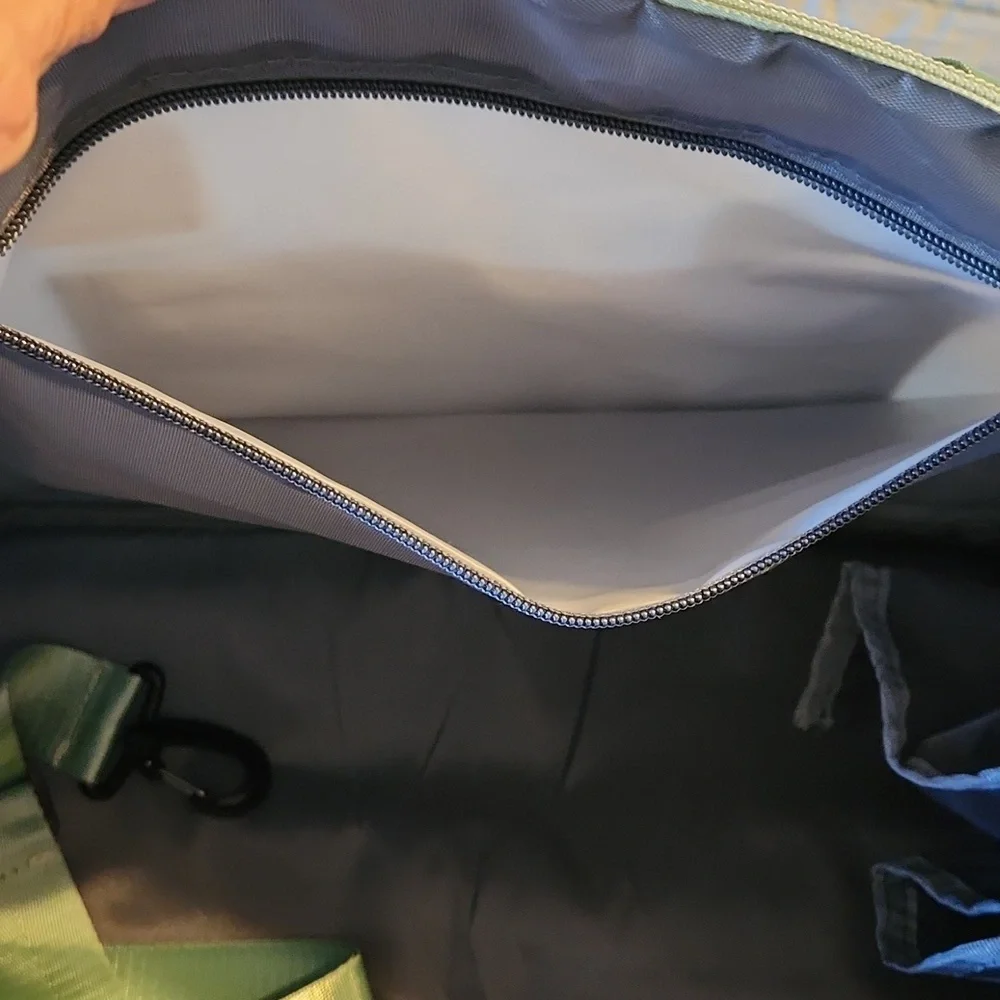 Stylish Sage Green Duffel Bag - Picture 5 of 11